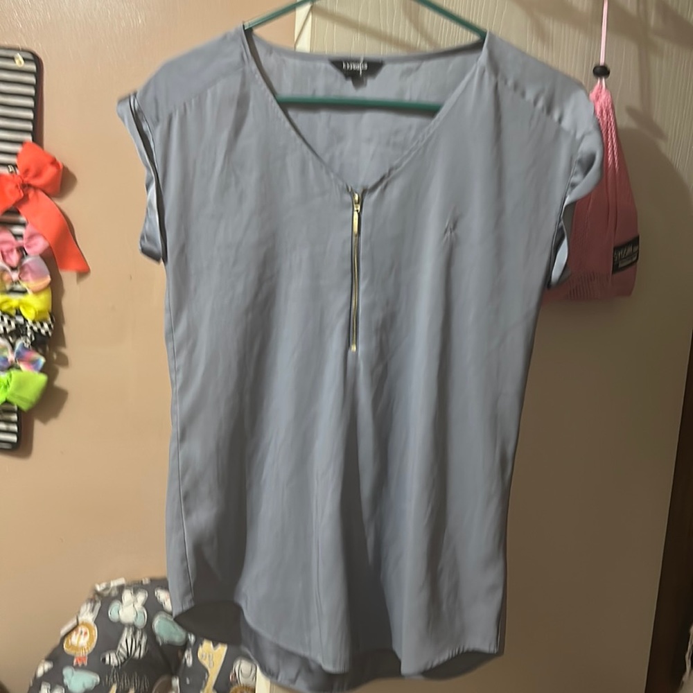 Very nice silky material. It’s a great shirt.